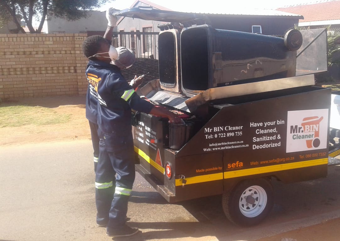 Mobile Wheelie Bin Cleaning